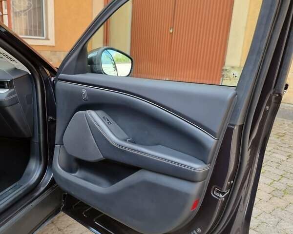 Черный Форд Mustang Mach-E, объемом двигателя 0 л и пробегом 30 тыс. км за 29900 $, фото 42 на Automoto.ua