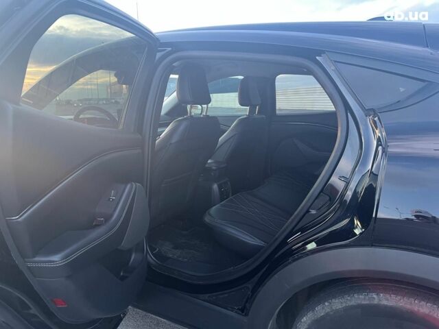 Черный Форд Mustang Mach-E, объемом двигателя 0 л и пробегом 26 тыс. км за 27590 $, фото 31 на Automoto.ua