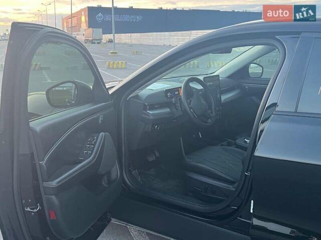 Черный Форд Mustang Mach-E, объемом двигателя 0 л и пробегом 26 тыс. км за 27590 $, фото 21 на Automoto.ua