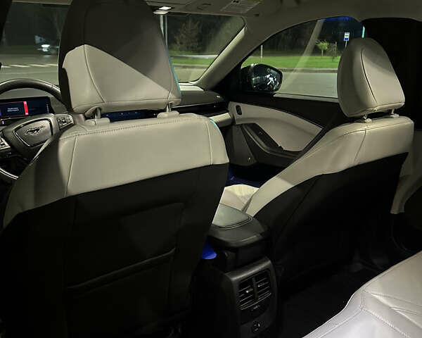 Чорний Форд Mustang Mach-E, об'ємом двигуна 0 л та пробігом 13 тис. км за 31500 $, фото 1 на Automoto.ua