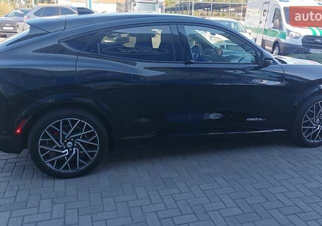 Чорний Форд Mustang Mach-E, об'ємом двигуна 0 л та пробігом 12 тис. км за 42500 $, фото 5 на Automoto.ua