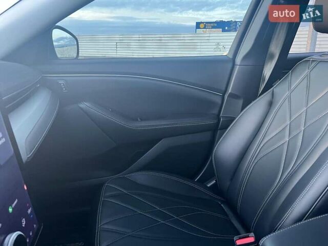 Черный Форд Mustang Mach-E, объемом двигателя 0 л и пробегом 26 тыс. км за 27590 $, фото 30 на Automoto.ua