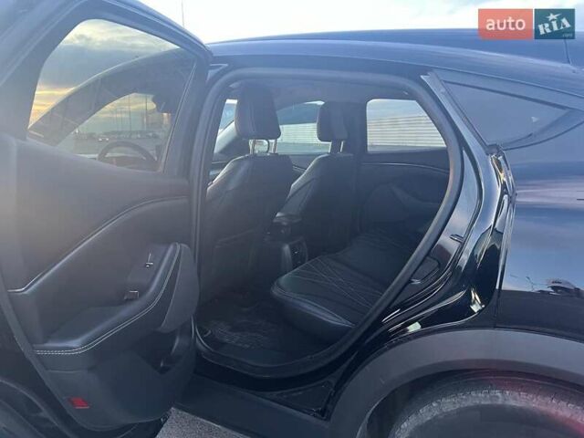 Черный Форд Mustang Mach-E, объемом двигателя 0 л и пробегом 26 тыс. км за 27590 $, фото 31 на Automoto.ua