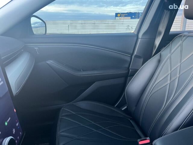 Черный Форд Mustang Mach-E, объемом двигателя 0 л и пробегом 26 тыс. км за 27590 $, фото 30 на Automoto.ua
