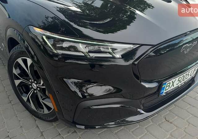 Чорний Форд Mustang Mach-E, об'ємом двигуна 0 л та пробігом 27 тис. км за 26900 $, фото 2 на Automoto.ua