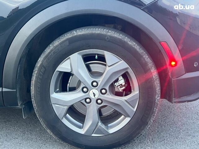 Черный Форд Mustang Mach-E, объемом двигателя 0 л и пробегом 26 тыс. км за 27590 $, фото 8 на Automoto.ua