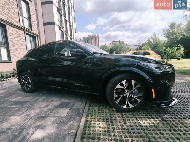 Черный Форд Mustang Mach-E, объемом двигателя 0 л и пробегом 9 тыс. км за 26777 $, фото 3 на Automoto.ua