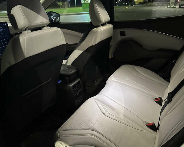 Чорний Форд Mustang Mach-E, об'ємом двигуна 0 л та пробігом 13 тис. км за 31500 $, фото 8 на Automoto.ua