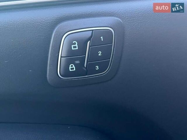 Черный Форд Mustang Mach-E, объемом двигателя 0 л и пробегом 26 тыс. км за 27590 $, фото 19 на Automoto.ua