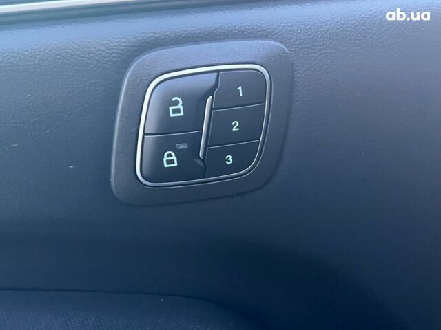 Черный Форд Mustang Mach-E, объемом двигателя 0 л и пробегом 26 тыс. км за 27590 $, фото 19 на Automoto.ua