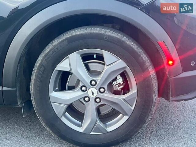 Черный Форд Mustang Mach-E, объемом двигателя 0 л и пробегом 26 тыс. км за 27590 $, фото 8 на Automoto.ua