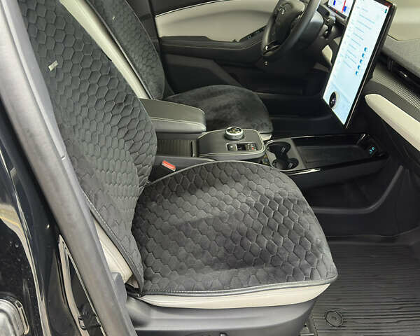 Черный Форд Mustang Mach-E, объемом двигателя 0 л и пробегом 17 тыс. км за 29999 $, фото 28 на Automoto.ua