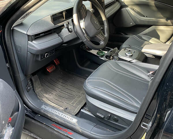 Черный Форд Mustang Mach-E, объемом двигателя 0 л и пробегом 29 тыс. км за 26000 $, фото 2 на Automoto.ua