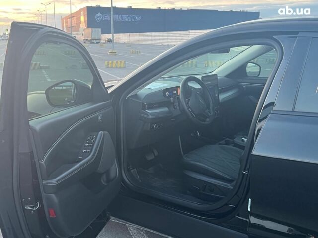 Черный Форд Mustang Mach-E, объемом двигателя 0 л и пробегом 26 тыс. км за 27590 $, фото 21 на Automoto.ua