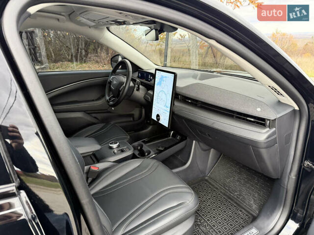 Чорний Форд Mustang Mach-E, об'ємом двигуна 0 л та пробігом 21 тис. км за 29500 $, фото 7 на Automoto.ua