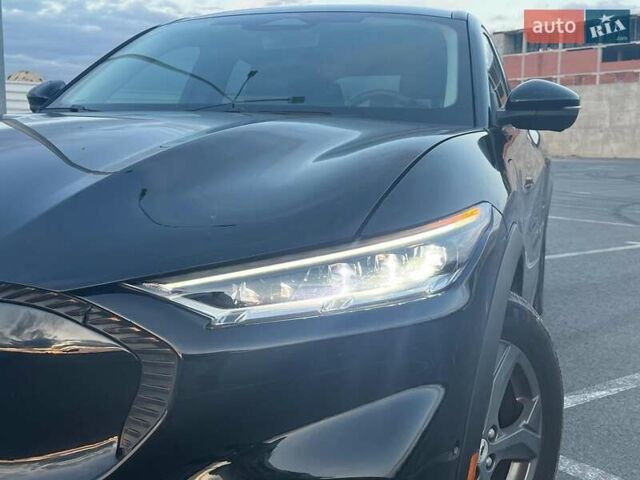 Черный Форд Mustang Mach-E, объемом двигателя 0 л и пробегом 26 тыс. км за 27590 $, фото 2 на Automoto.ua
