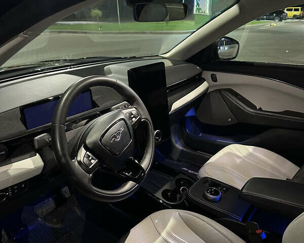 Чорний Форд Mustang Mach-E, об'ємом двигуна 0 л та пробігом 13 тис. км за 31500 $, фото 3 на Automoto.ua