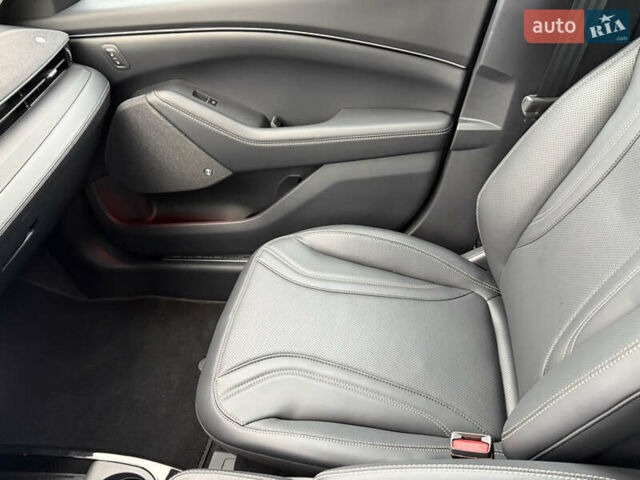 Черный Форд Mustang Mach-E, объемом двигателя 0 л и пробегом 10 тыс. км за 26999 $, фото 38 на Automoto.ua