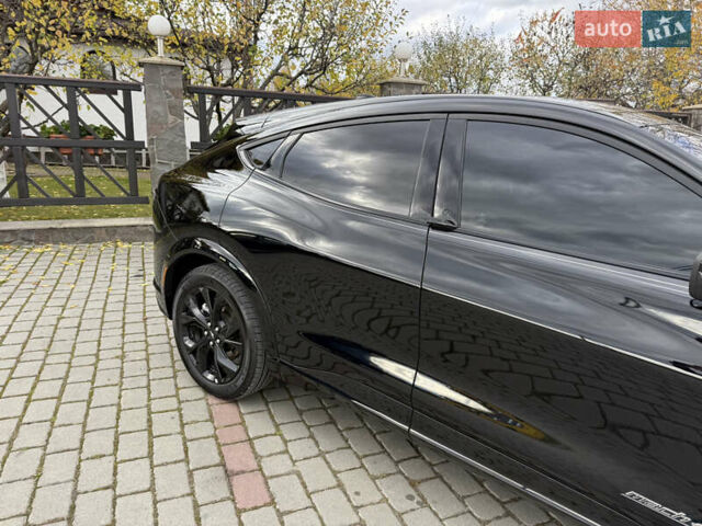 Чорний Форд Mustang Mach-E, об'ємом двигуна 0 л та пробігом 21 тис. км за 29500 $, фото 3 на Automoto.ua