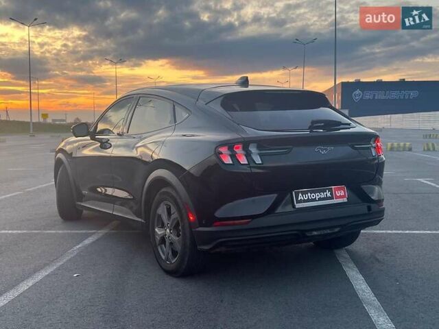 Черный Форд Mustang Mach-E, объемом двигателя 0 л и пробегом 26 тыс. км за 27590 $, фото 9 на Automoto.ua