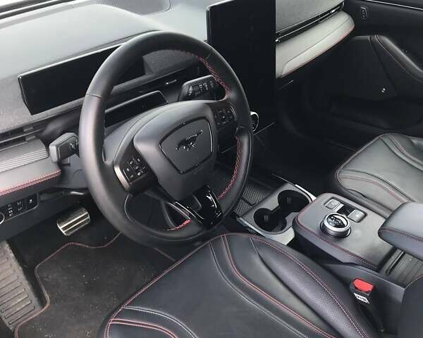 Черный Форд Mustang Mach-E, объемом двигателя 0 л и пробегом 30 тыс. км за 27999 $, фото 10 на Automoto.ua