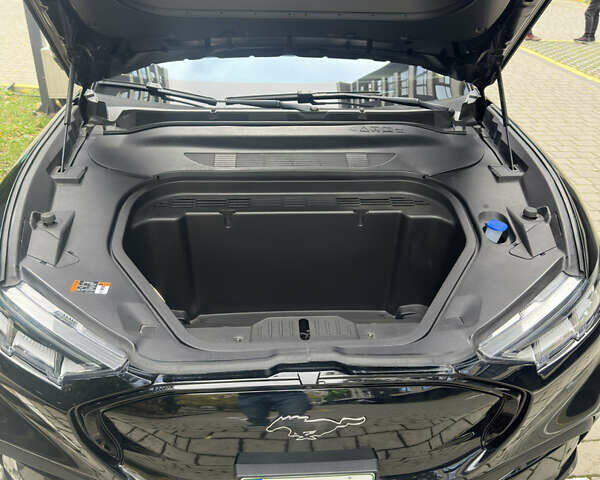 Черный Форд Mustang Mach-E, объемом двигателя 0 л и пробегом 17 тыс. км за 29999 $, фото 23 на Automoto.ua
