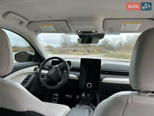 Чорний Форд Mustang Mach-E, об'ємом двигуна 0 л та пробігом 4 тис. км за 28800 $, фото 11 на Automoto.ua