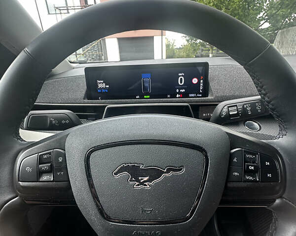 Черный Форд Mustang Mach-E, объемом двигателя 0 л и пробегом 21 тыс. км за 35000 $, фото 3 на Automoto.ua