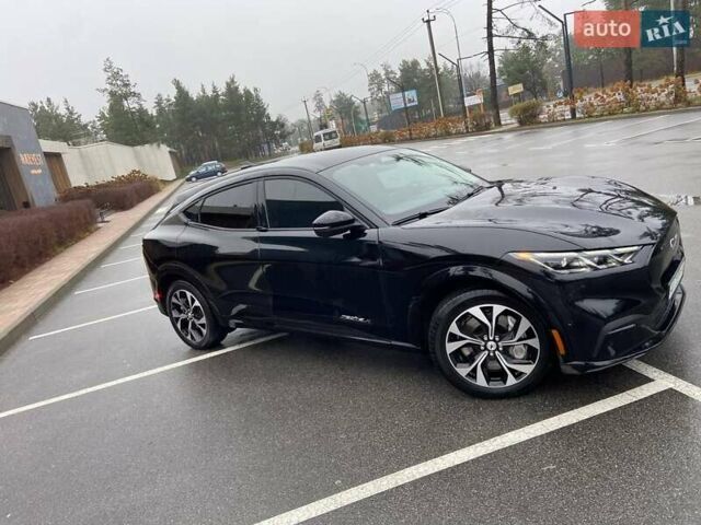 Черный Форд Mustang Mach-E, объемом двигателя 0 л и пробегом 22 тыс. км за 26999 $, фото 3 на Automoto.ua