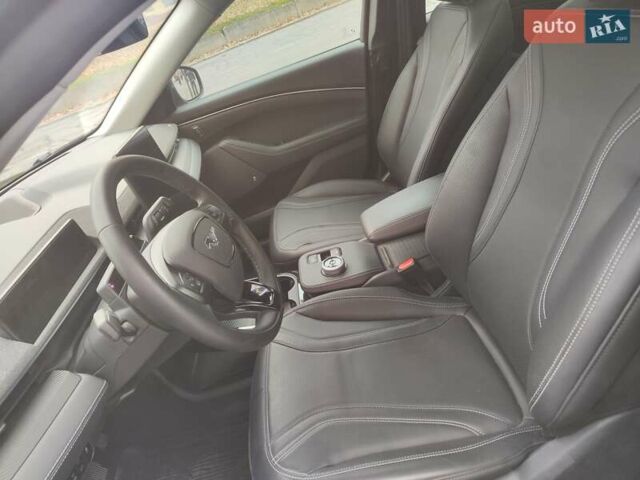 Чорний Форд Mustang Mach-E, об'ємом двигуна 0 л та пробігом 6 тис. км за 32500 $, фото 7 на Automoto.ua