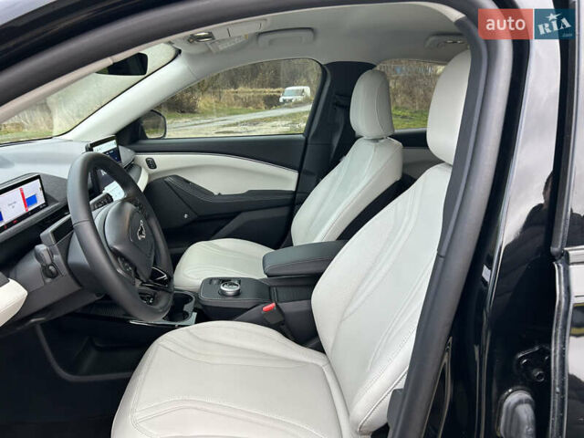 Чорний Форд Mustang Mach-E, об'ємом двигуна 0 л та пробігом 4 тис. км за 28800 $, фото 12 на Automoto.ua