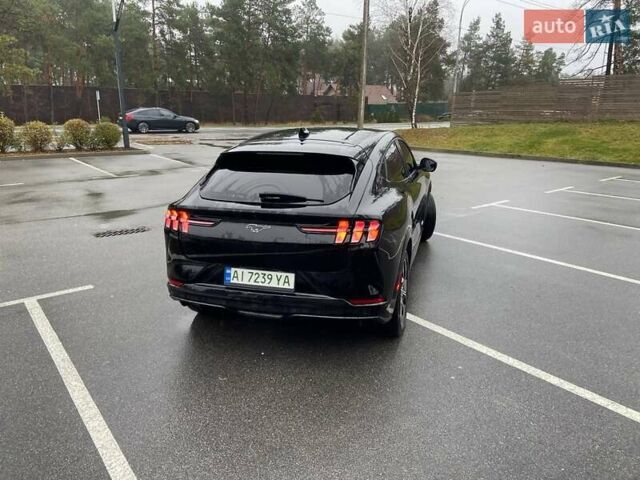 Черный Форд Mustang Mach-E, объемом двигателя 0 л и пробегом 22 тыс. км за 26999 $, фото 5 на Automoto.ua