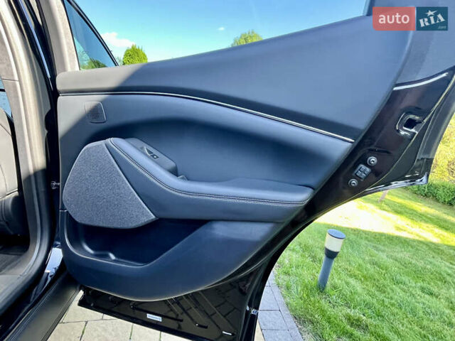 Черный Форд Mustang Mach-E, объемом двигателя 0 л и пробегом 24 тыс. км за 29900 $, фото 72 на Automoto.ua