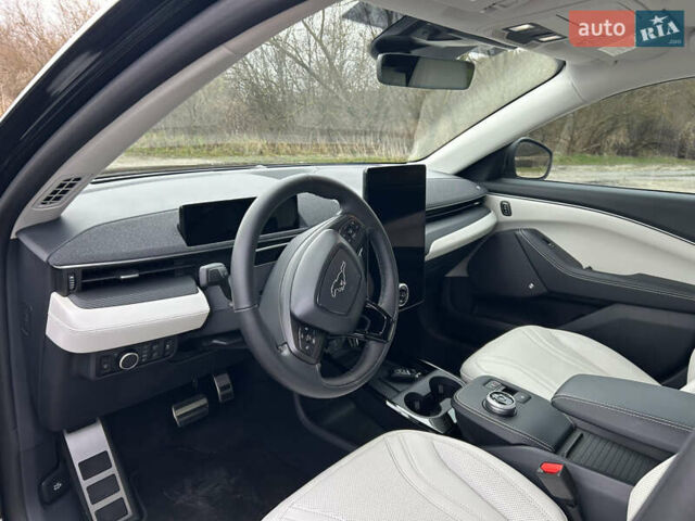 Чорний Форд Mustang Mach-E, об'ємом двигуна 0 л та пробігом 4 тис. км за 28800 $, фото 10 на Automoto.ua