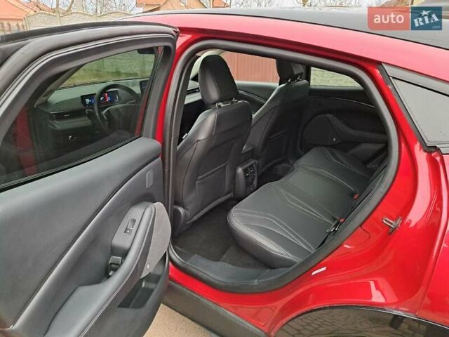 Красный Форд Mustang Mach-E, объемом двигателя 0 л и пробегом 145 тыс. км за 20900 $, фото 13 на Automoto.ua