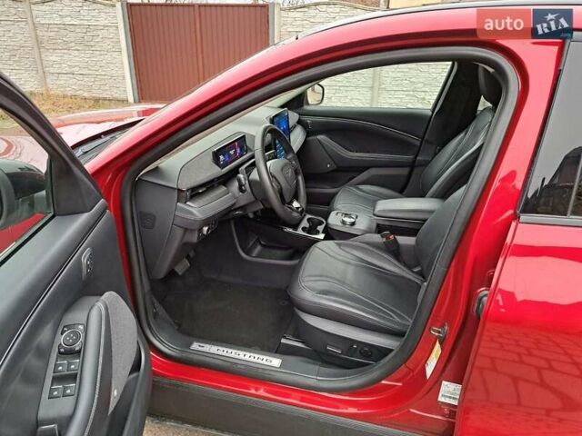 Красный Форд Mustang Mach-E, объемом двигателя 0 л и пробегом 145 тыс. км за 20900 $, фото 12 на Automoto.ua