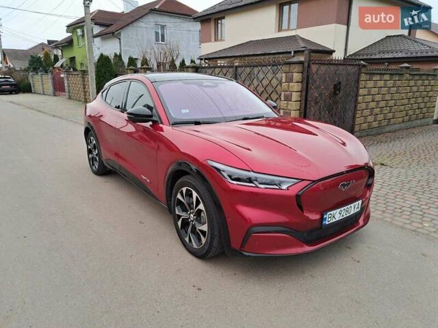 Красный Форд Mustang Mach-E, объемом двигателя 0 л и пробегом 145 тыс. км за 20900 $, фото 3 на Automoto.ua