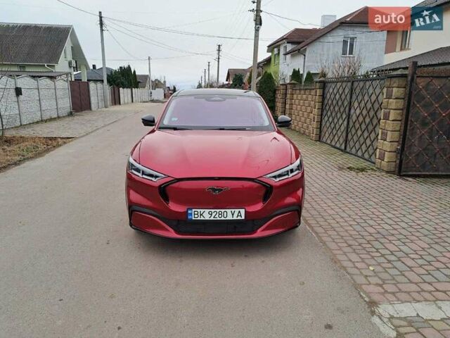 Красный Форд Mustang Mach-E, объемом двигателя 0 л и пробегом 145 тыс. км за 20900 $, фото 2 на Automoto.ua