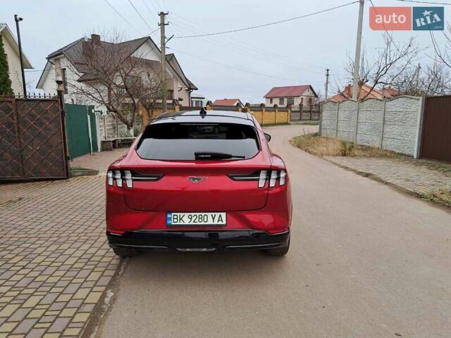 Красный Форд Mustang Mach-E, объемом двигателя 0 л и пробегом 145 тыс. км за 20900 $, фото 7 на Automoto.ua