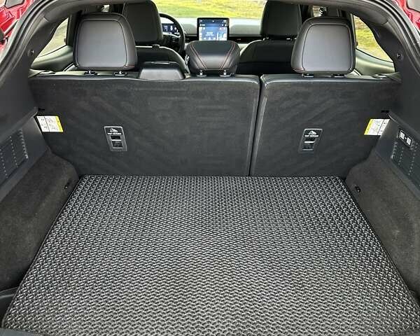 Красный Форд Mustang Mach-E, объемом двигателя 0 л и пробегом 41 тыс. км за 31999 $, фото 24 на Automoto.ua