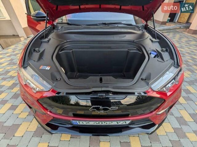 Красный Форд Mustang Mach-E, объемом двигателя 0 л и пробегом 25 тыс. км за 39900 $, фото 12 на Automoto.ua