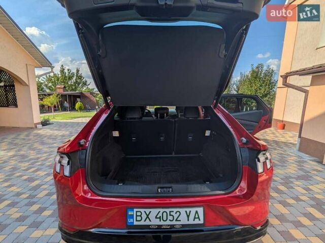 Красный Форд Mustang Mach-E, объемом двигателя 0 л и пробегом 25 тыс. км за 39900 $, фото 16 на Automoto.ua