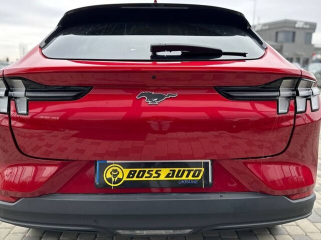 Красный Форд Mustang Mach-E, объемом двигателя 75 л и пробегом 16 тыс. км за 28500 $, фото 3 на Automoto.ua