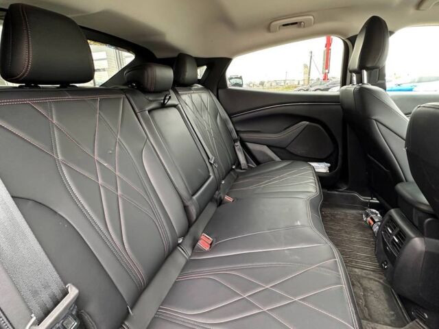 Красный Форд Mustang Mach-E, объемом двигателя 75 л и пробегом 16 тыс. км за 28500 $, фото 18 на Automoto.ua
