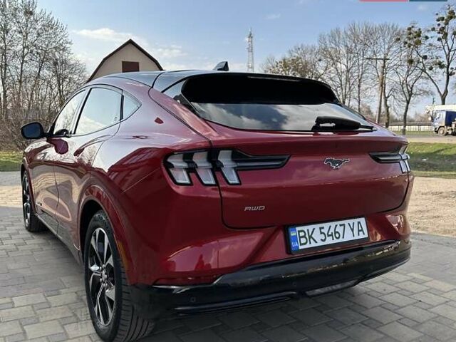 Красный Форд Mustang Mach-E, объемом двигателя 0 л и пробегом 41 тыс. км за 31999 $, фото 4 на Automoto.ua