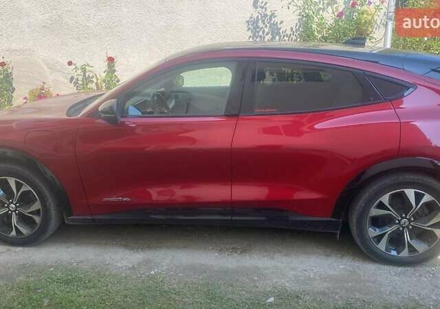 Красный Форд Mustang Mach-E, объемом двигателя 0 л и пробегом 77 тыс. км за 29950 $, фото 5 на Automoto.ua