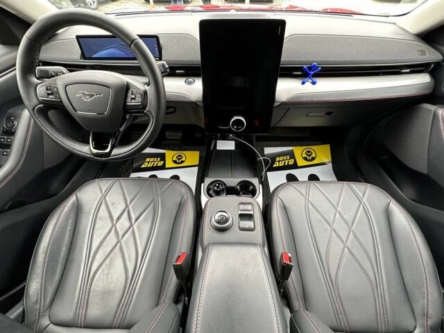 Красный Форд Mustang Mach-E, объемом двигателя 75 л и пробегом 16 тыс. км за 28500 $, фото 12 на Automoto.ua