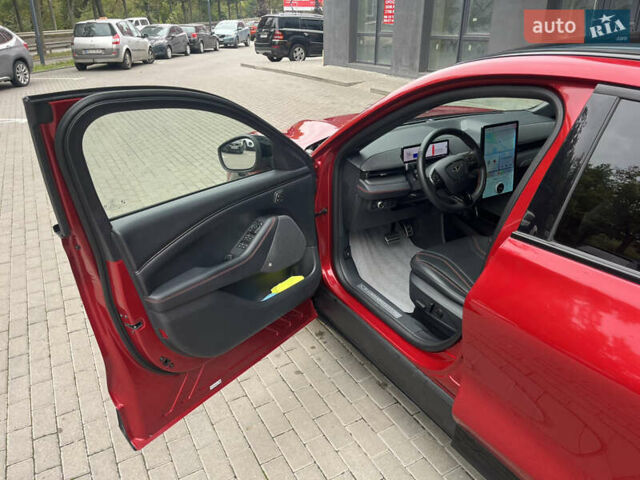 Красный Форд Mustang Mach-E, объемом двигателя 0 л и пробегом 78 тыс. км за 27999 $, фото 14 на Automoto.ua