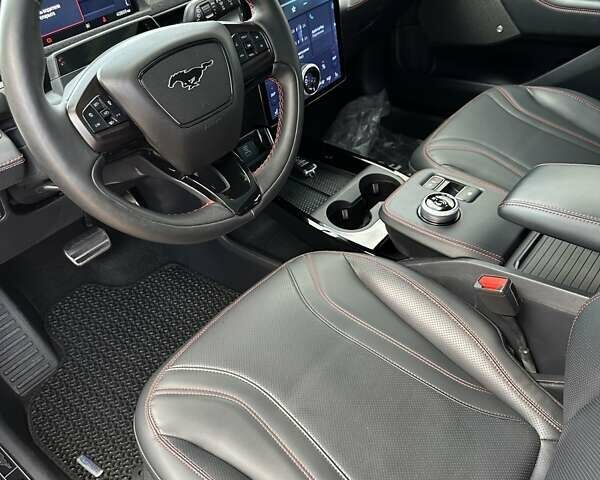 Красный Форд Mustang Mach-E, объемом двигателя 0 л и пробегом 41 тыс. км за 31999 $, фото 14 на Automoto.ua