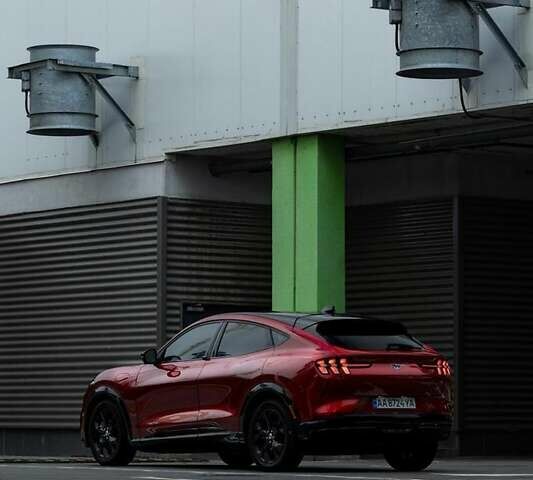 Красный Форд Mustang Mach-E, объемом двигателя 0 л и пробегом 26 тыс. км за 29999 $, фото 10 на Automoto.ua